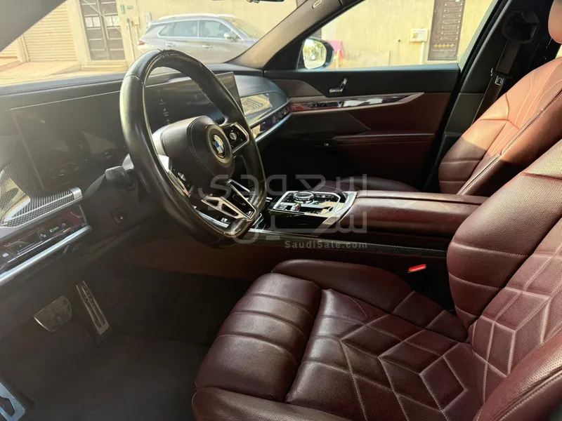 2023 BMW 7 Series 735i