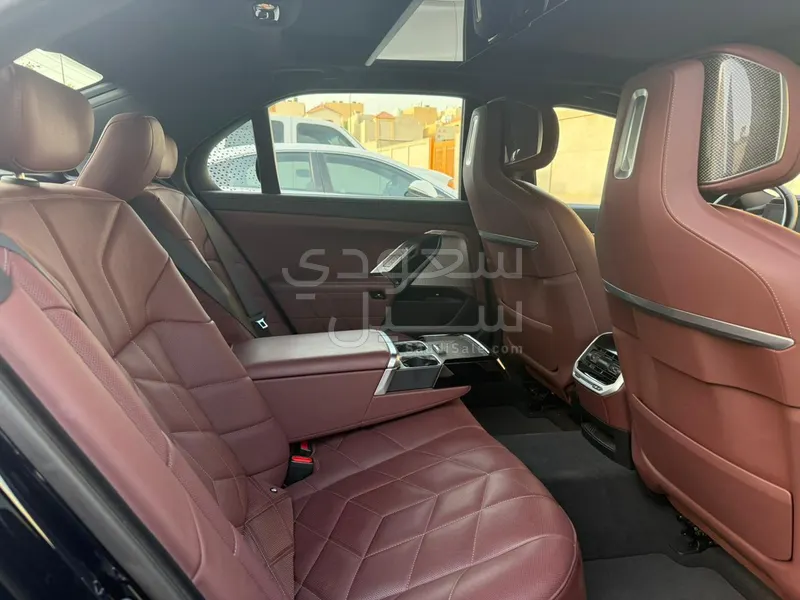 2023 BMW 7 Series 735i