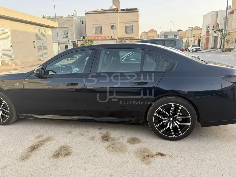 2023 BMW 7 Series 735i