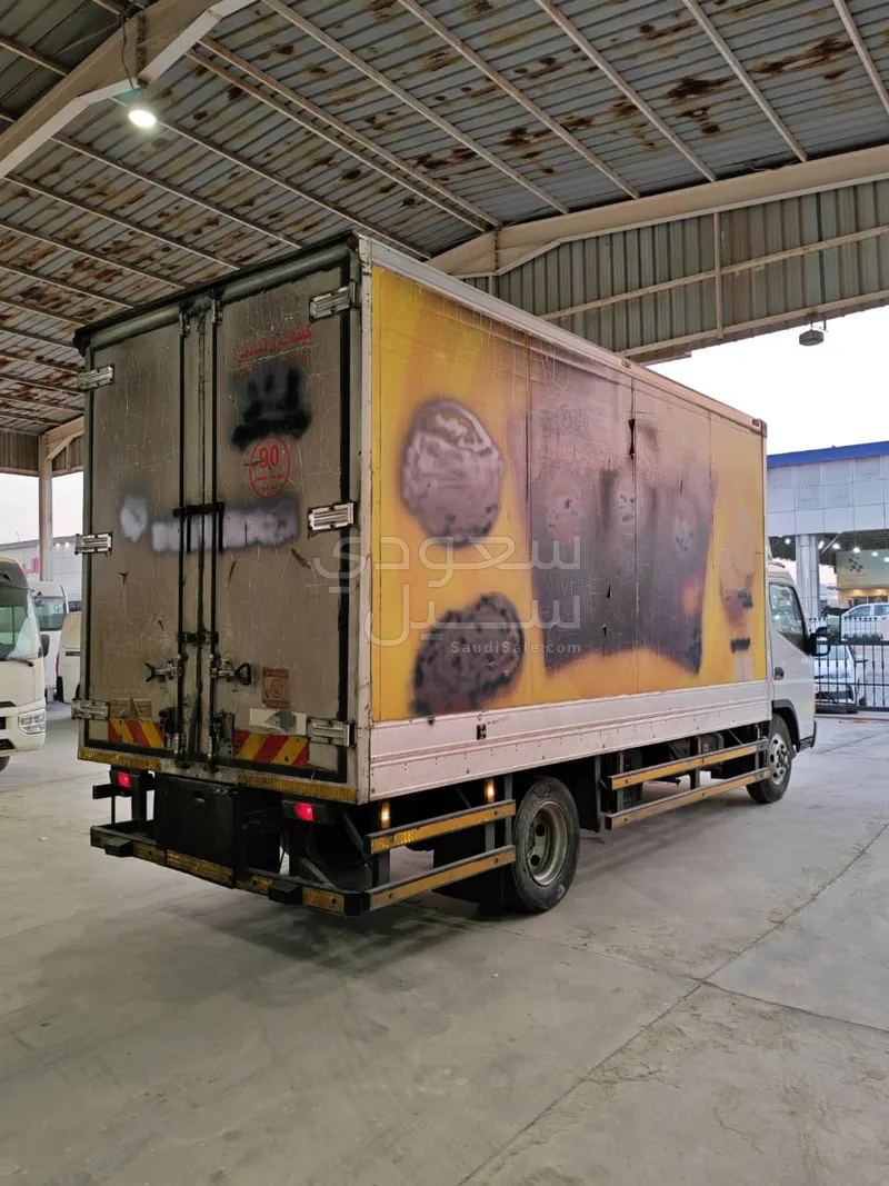 2020 متسوبيشي فوزو كنتر