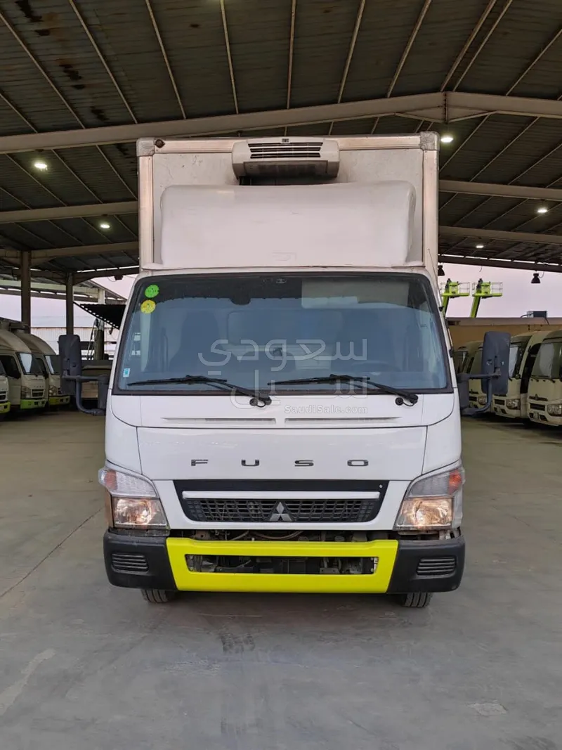 2020 متسوبيشي فوزو كنتر