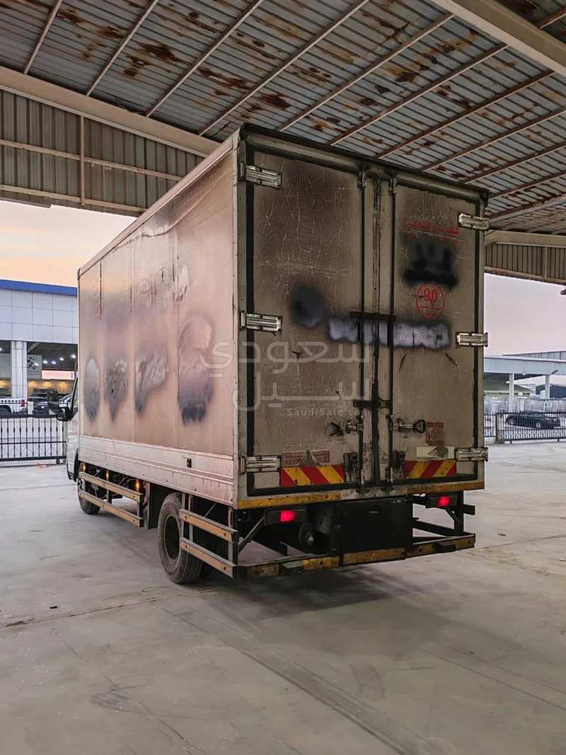 2020 متسوبيشي فوزو كنتر