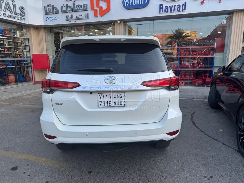 2021 تويوتا فورشنر جي اكس