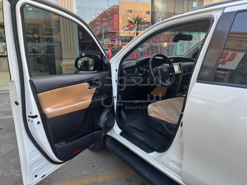 2021 تويوتا فورشنر جي اكس