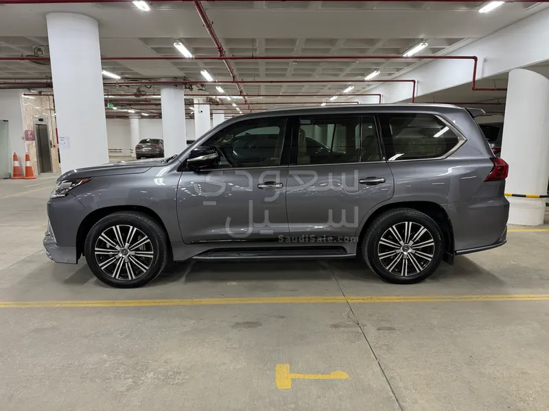 2019 لكزس إل إكس 570 اس