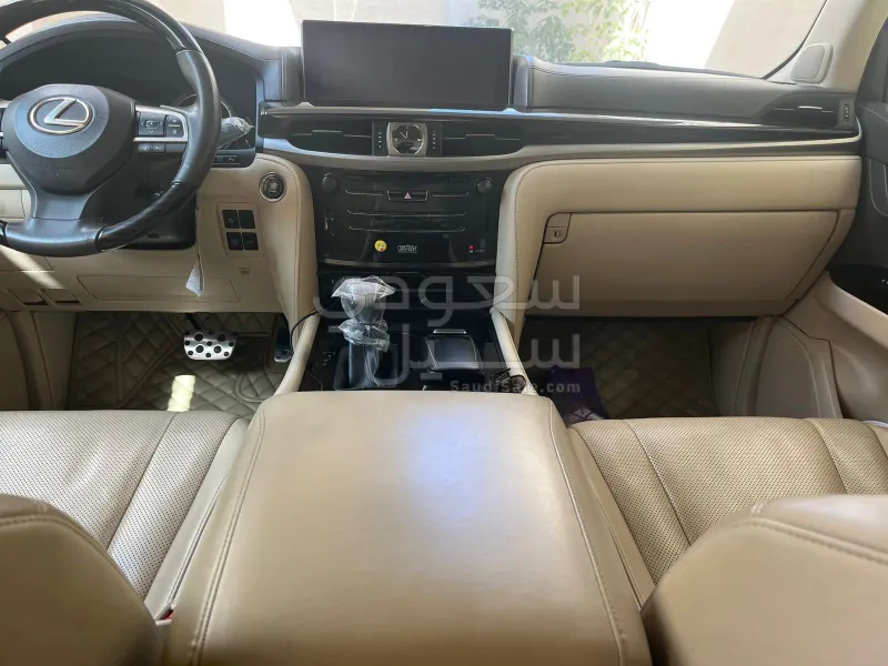 2019 لكزس إل إكس 570 اس