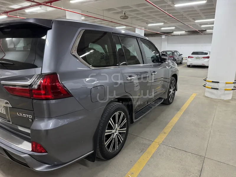 2019 لكزس إل إكس 570 اس