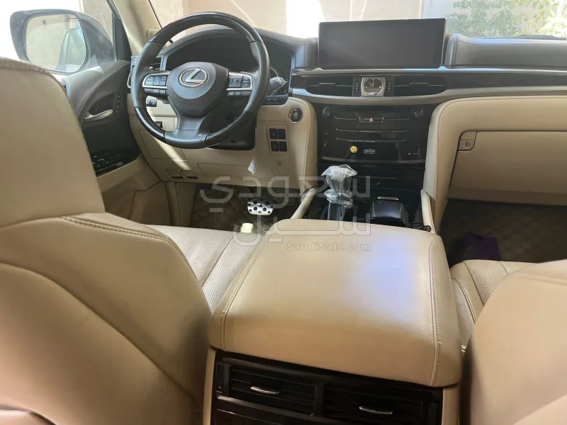 2019 لكزس إل إكس 570 اس