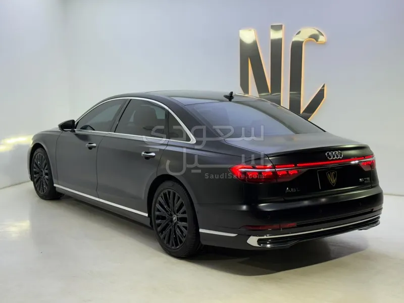 2023 اودي اي 8 ال 55تي اف اس أي