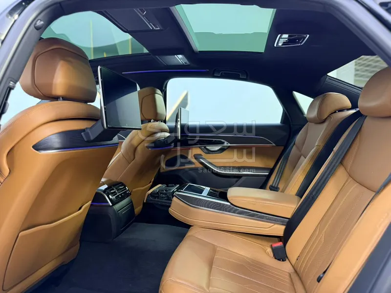 2023 اودي اي 8 ال 55تي اف اس أي