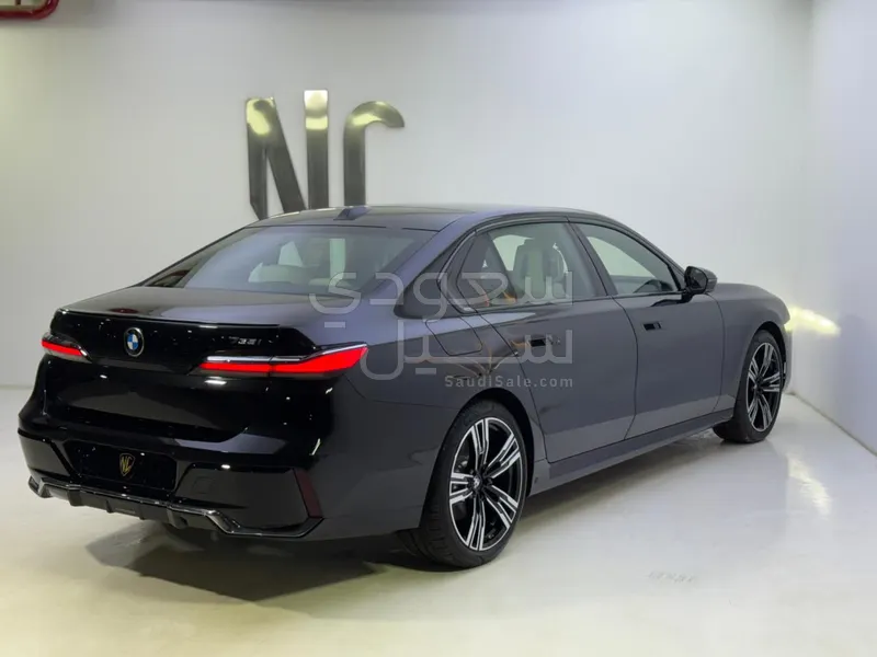 2026 بي ام دبليو الفئة السابعة 735أي