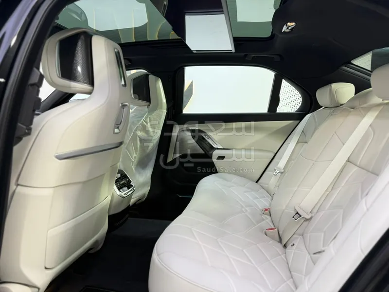 2026 بي ام دبليو الفئة السابعة 735أي