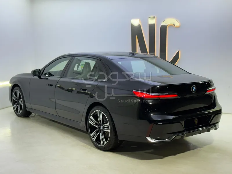 2026 بي ام دبليو الفئة السابعة 735أي