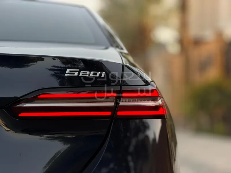 2024 بي ام دبليو الفئة الخامسة 520 أي إم كت