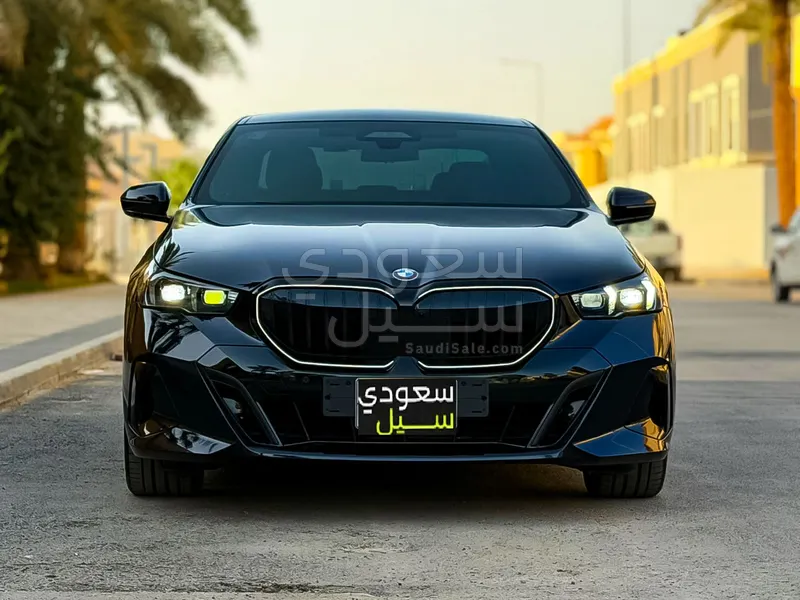 2024 بي ام دبليو الفئة الخامسة 520 أي إم كت