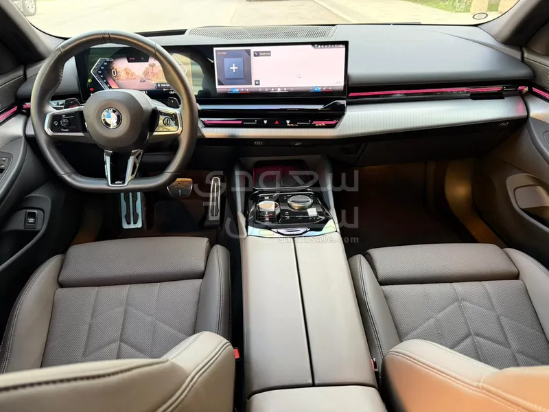 2024 بي ام دبليو الفئة الخامسة 520 أي إم كت