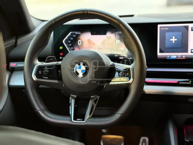 2024 بي ام دبليو الفئة الخامسة 520 أي إم كت