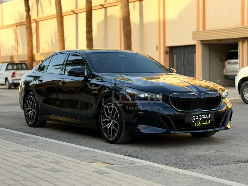 2024 بي ام دبليو الفئة الخامسة 520 أي إم كت