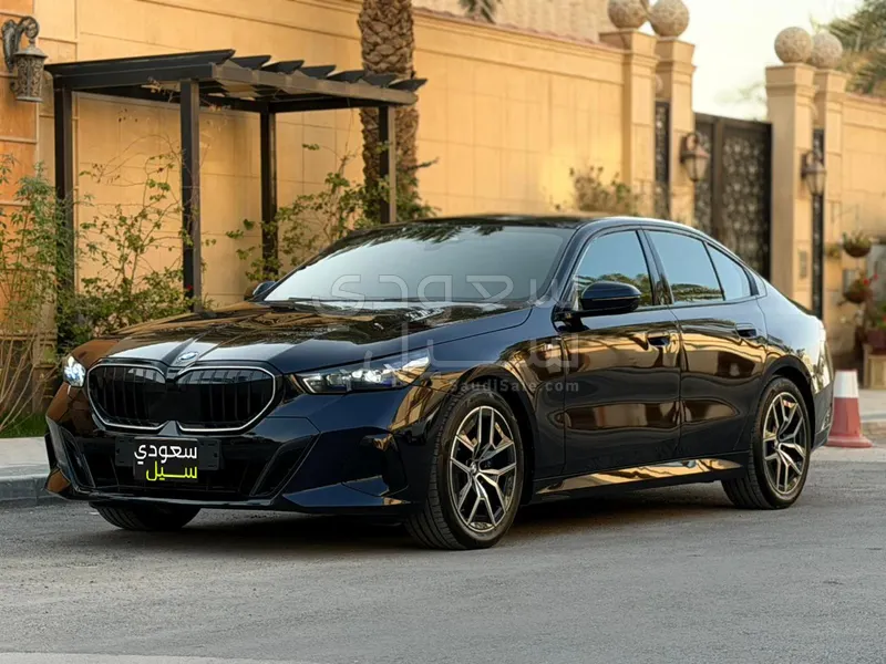 2024 بي ام دبليو الفئة الخامسة 520 أي إم كت