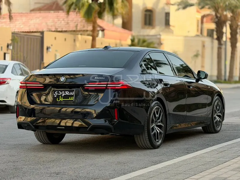 2024 بي ام دبليو الفئة الخامسة 520 أي إم كت