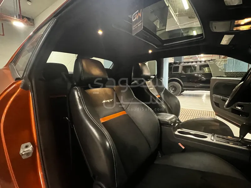 2011 دودج تشالنجر اس ار تي 8