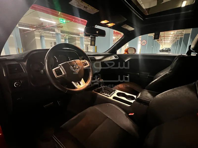 2011 دودج تشالنجر اس ار تي 8