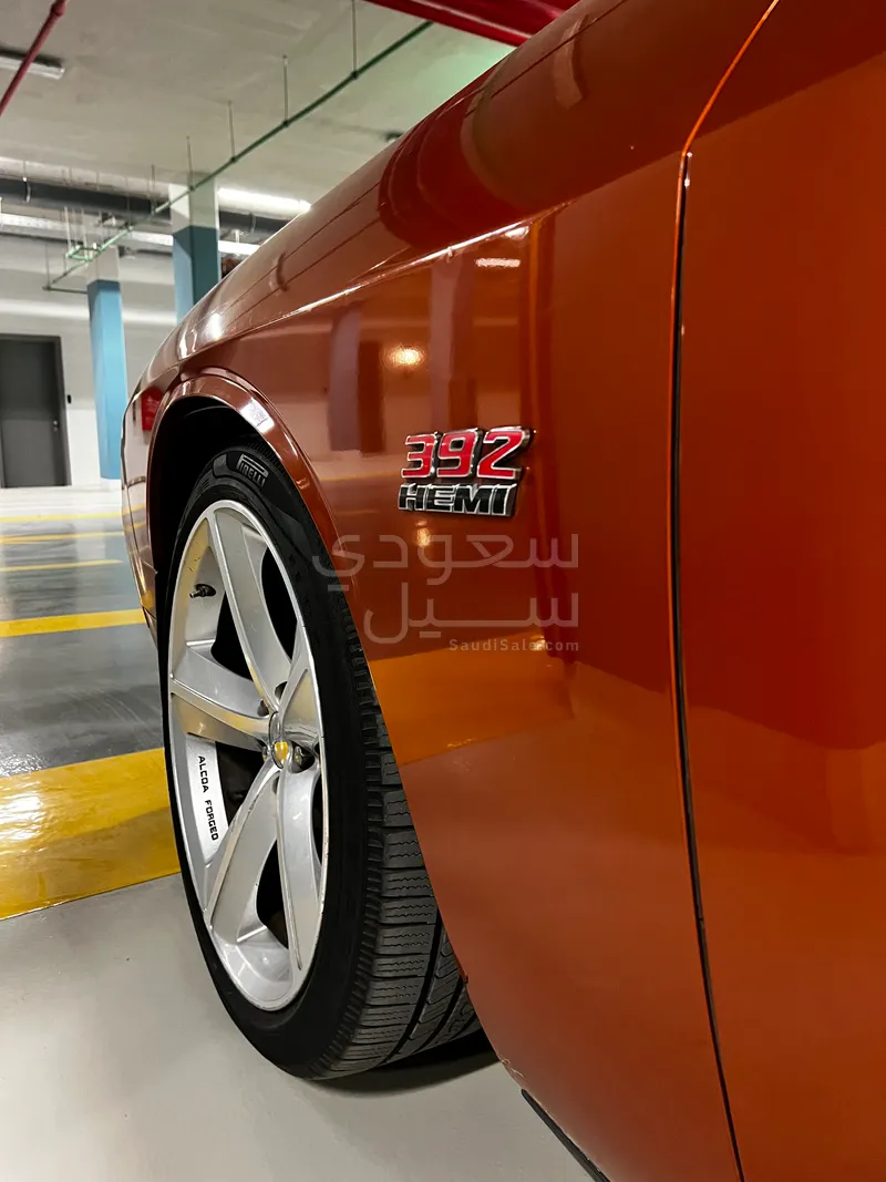 2011 دودج تشالنجر اس ار تي 8