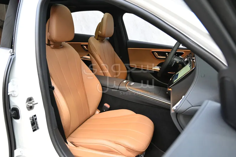 2025 مرسيدس - بنز إي 200