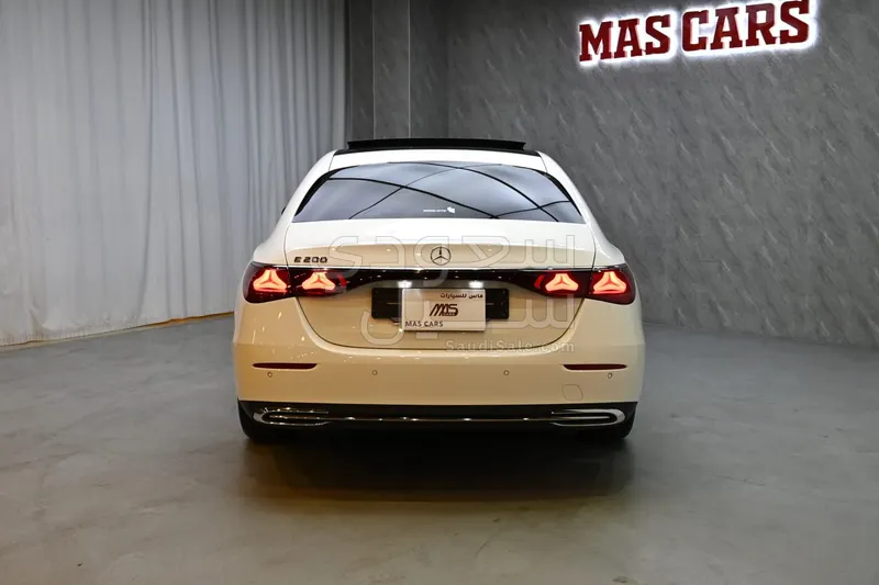 2025 مرسيدس - بنز إي 200