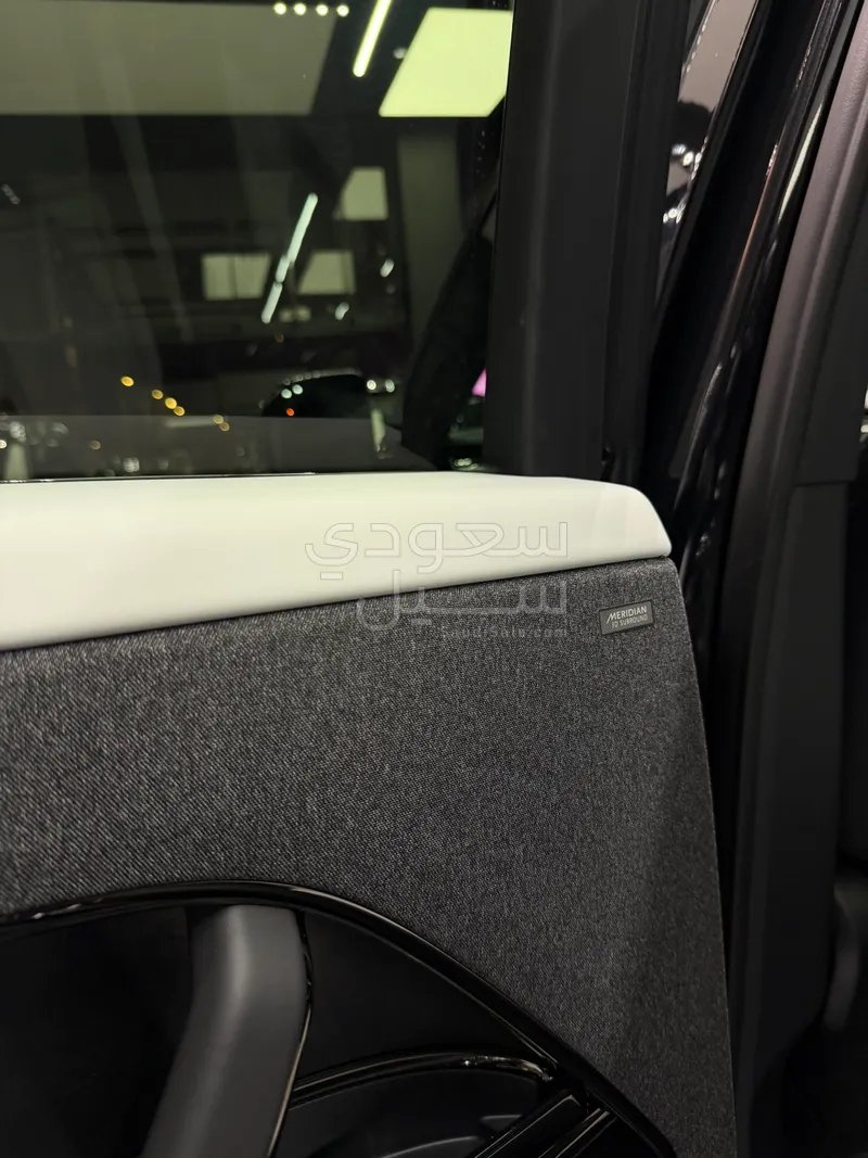 2025 لاند روفر رينج روفر سبورت اتش اس اي