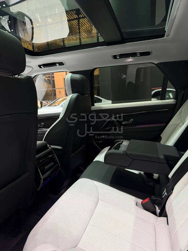 2025 لاند روفر رينج روفر سبورت اتش اس اي