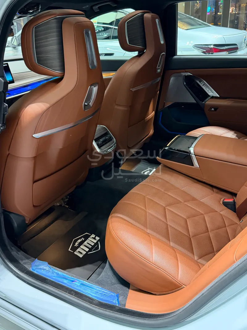 2025 بي ام دبليو الفئة السابعة 735أي