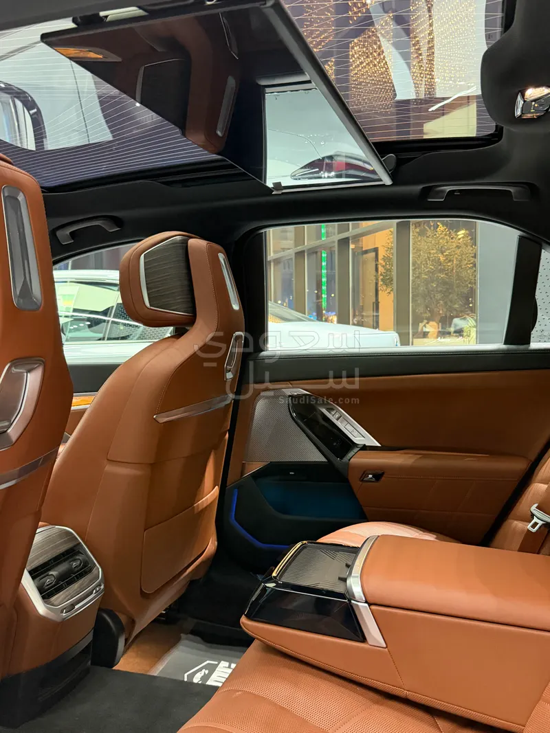 2025 بي ام دبليو الفئة السابعة 735أي