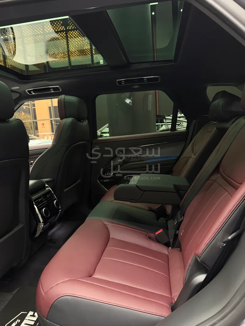 2025 لاند روفر رينج روفر سبورت اتش اس اي