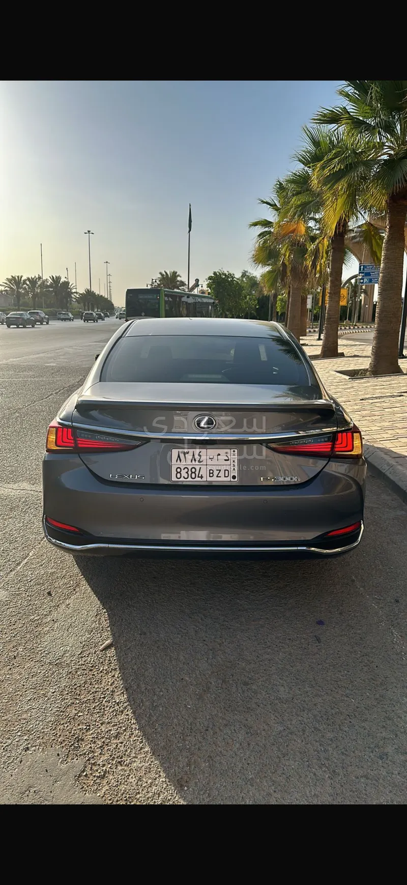 2020 لكزس إي إس 300 هايبرد