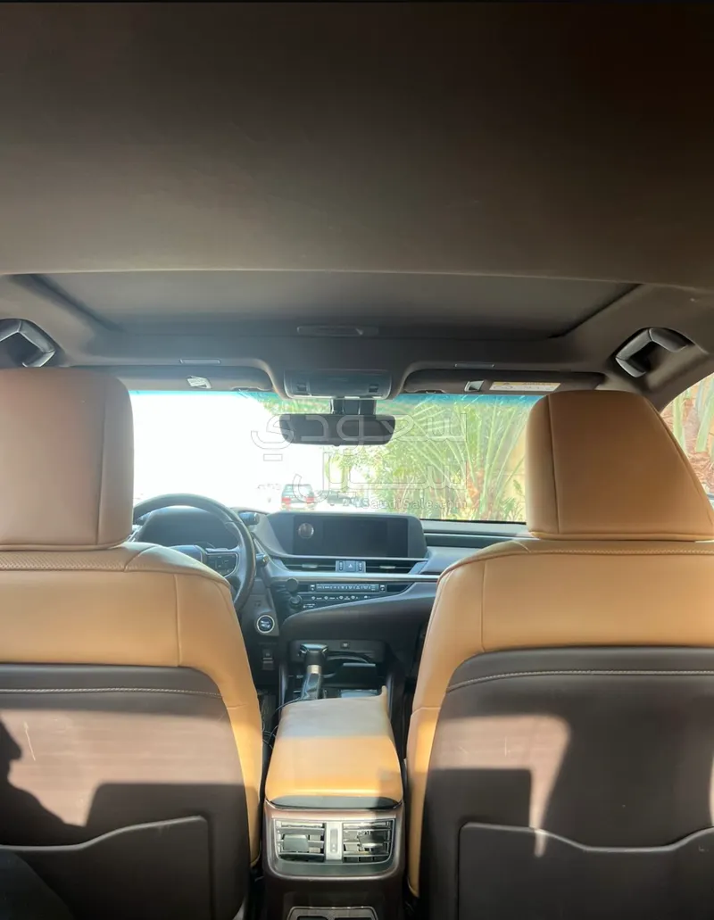 2020 لكزس إي إس 300 هايبرد