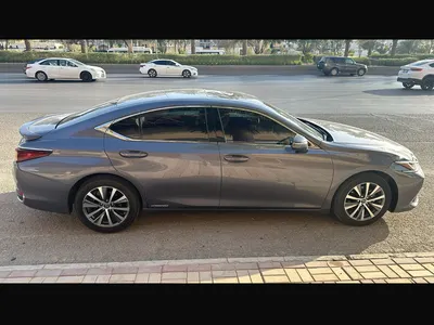 2020 لكزس إي إس 300 هايبرد