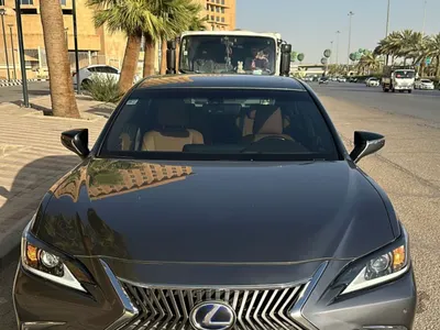 2020 لكزس إي إس 300 هايبرد