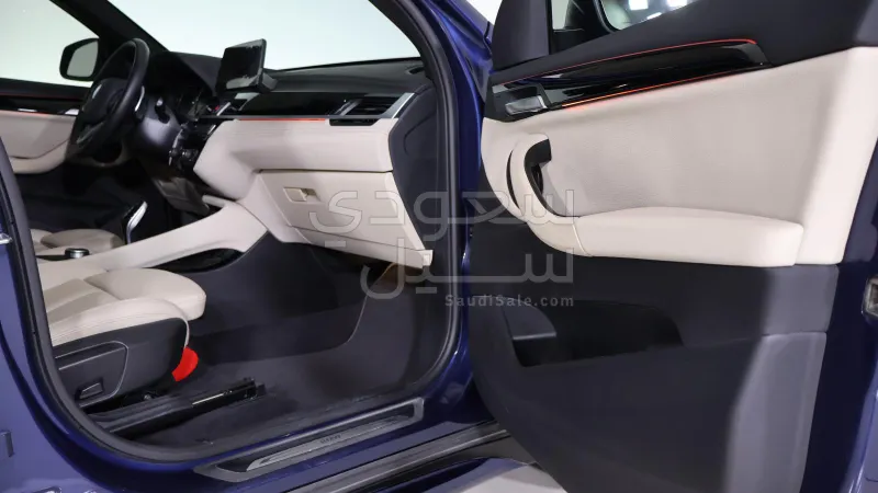 2021 بي ام دبليو الفئة اكس 1