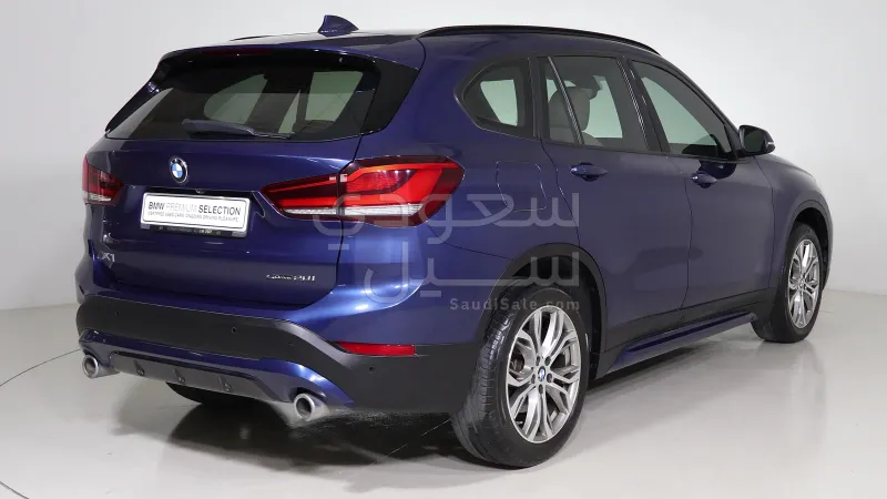 2021 بي ام دبليو الفئة اكس 1