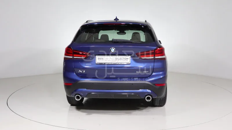 2021 بي ام دبليو الفئة اكس 1