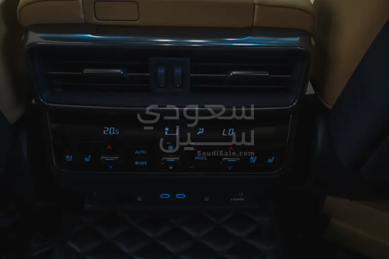 2024 لكزس إل إكس 600