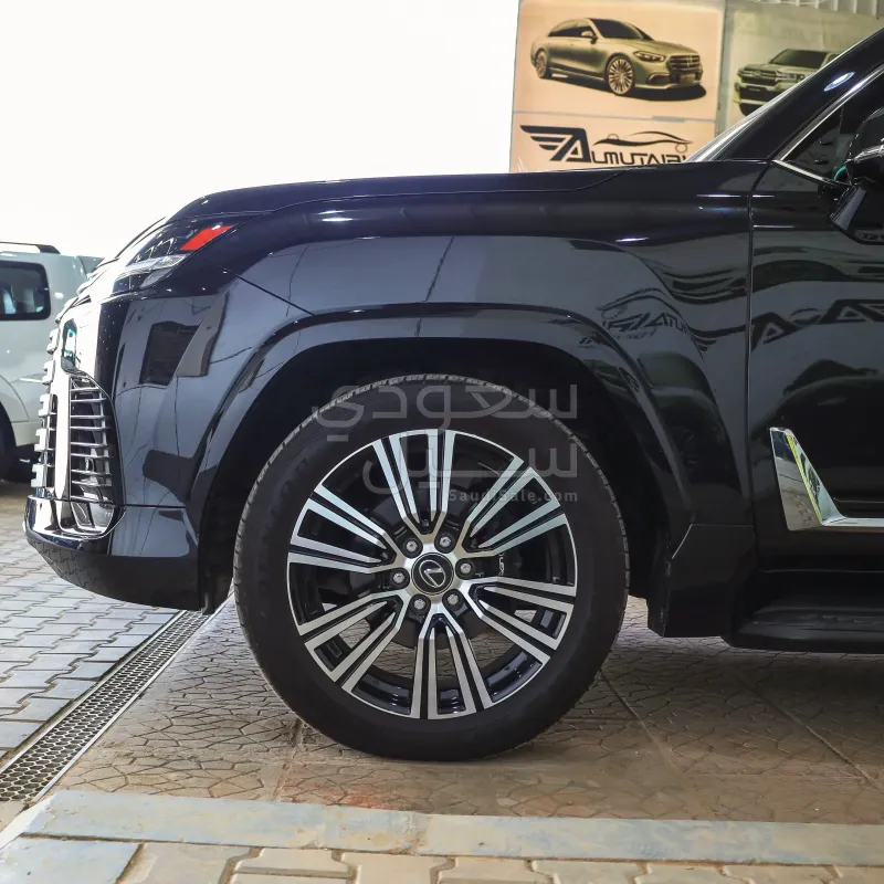 2024 لكزس إل إكس 600