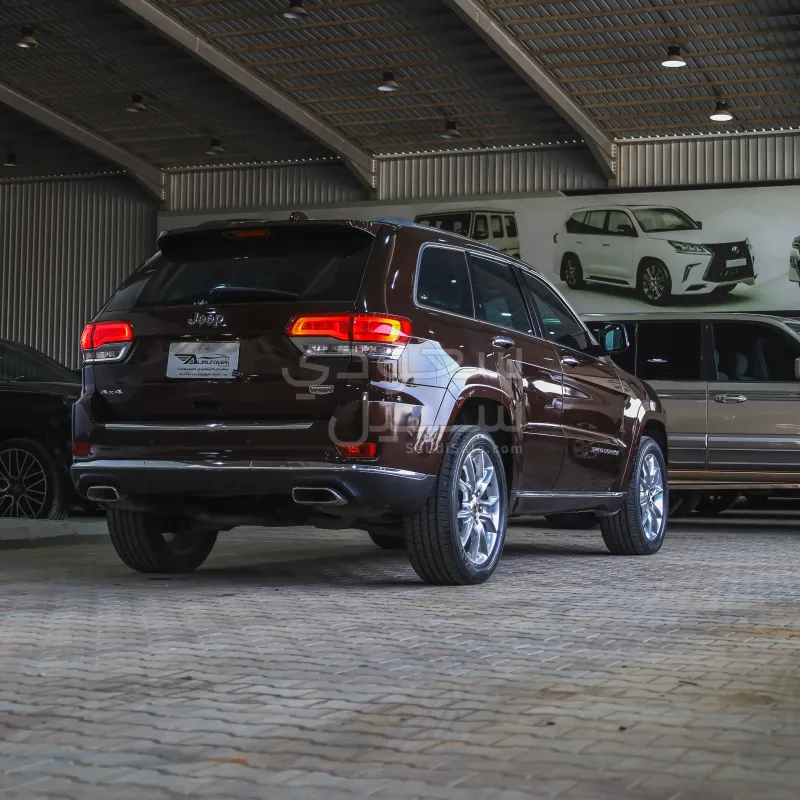 2015 جييب جراند شيروكي ساميت