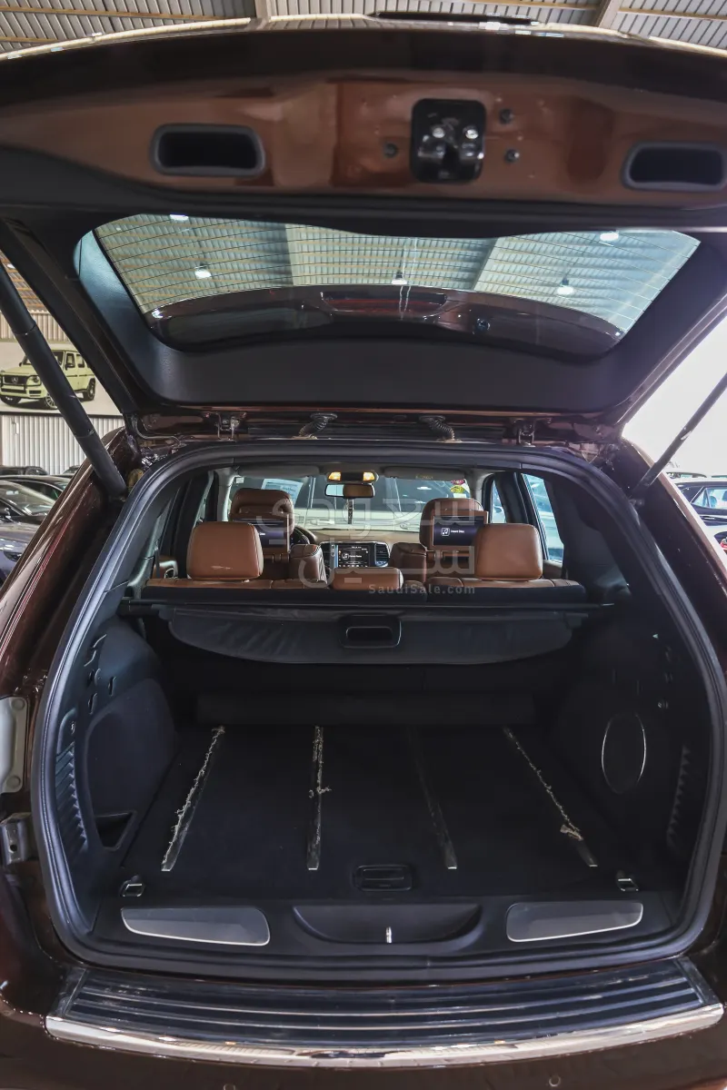 2015 جييب جراند شيروكي ساميت