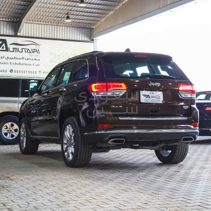 2015 جييب جراند شيروكي ساميت