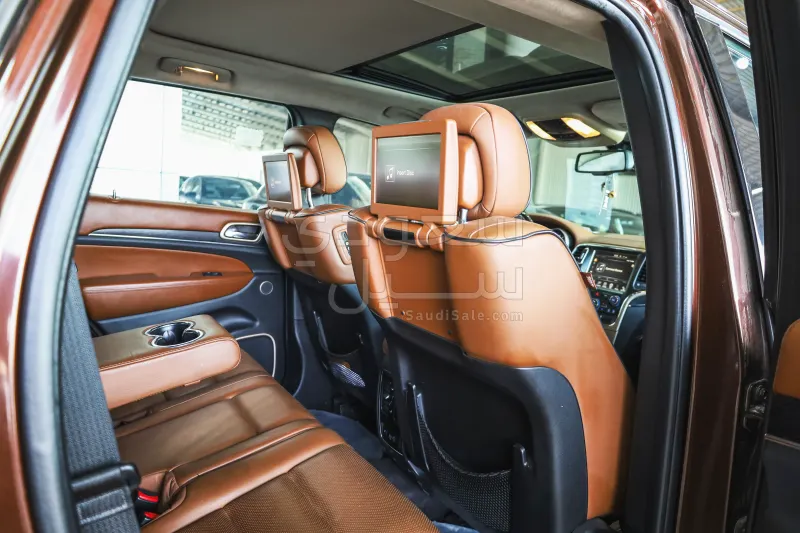 2015 جييب جراند شيروكي ساميت