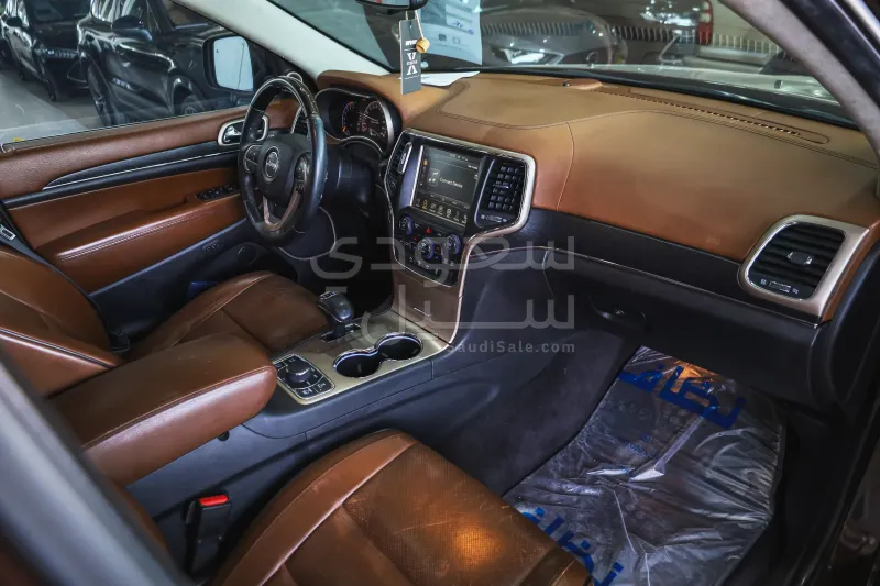 2015 جييب جراند شيروكي ساميت