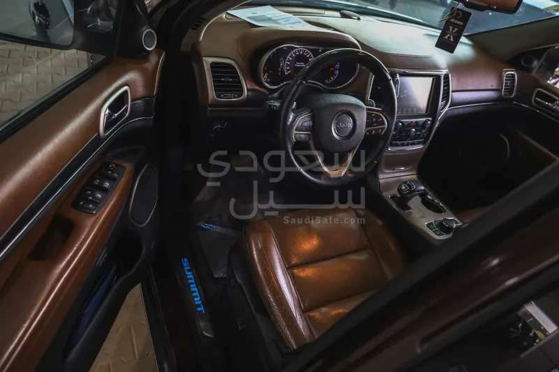 2015 جييب جراند شيروكي ساميت