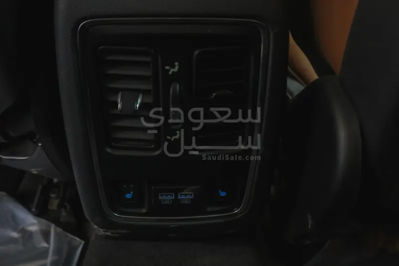 2015 جييب جراند شيروكي ساميت